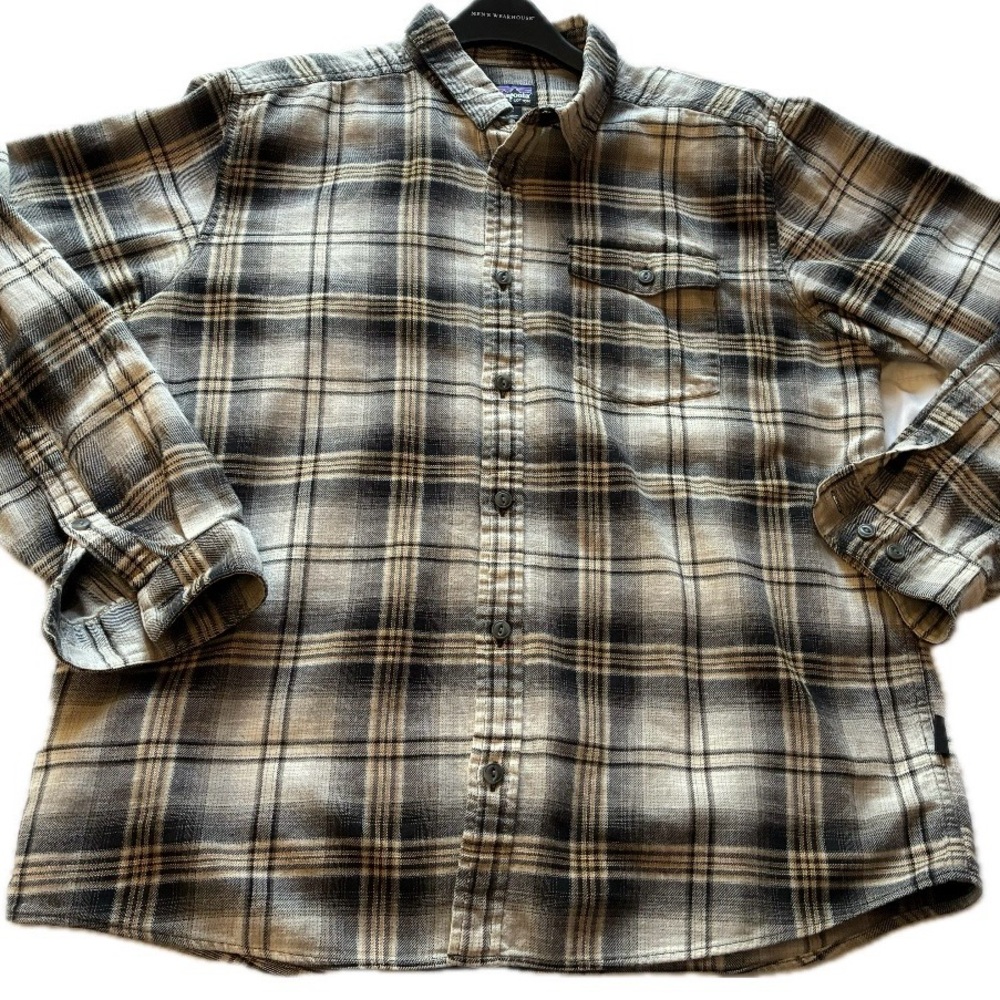 Patagonia Men's Black and Cream Plaid Shirt